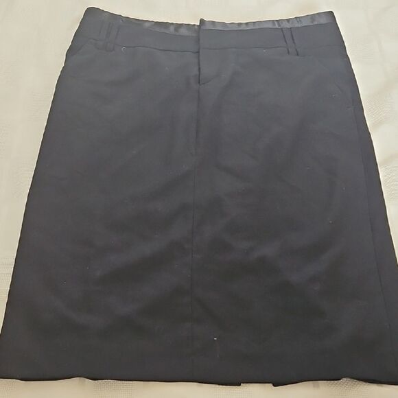 Zara Black Pencil Skirt Sleek Design - Picture 3 of 16